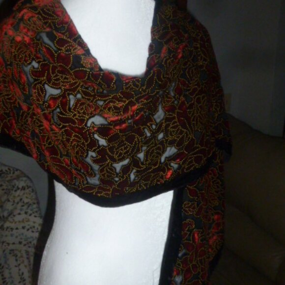 Elegant 100% Silk Burnout Velvet Scarf – Red Roses, Tassels, Perfect Gift - Picture 4 of 12